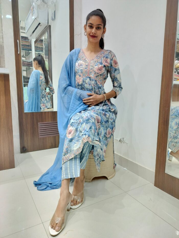 Aliya with nayra cut - Image 4