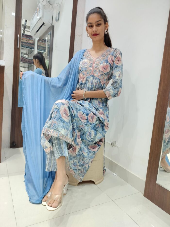Aliya with nayra cut - Image 1