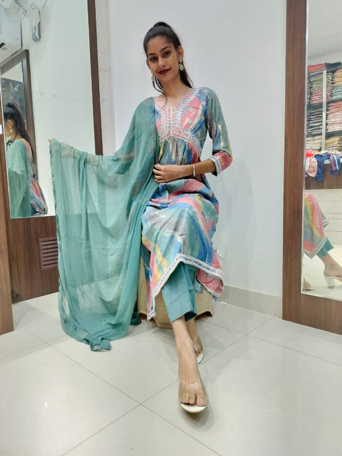 Aliya with nayra cut - Image 1