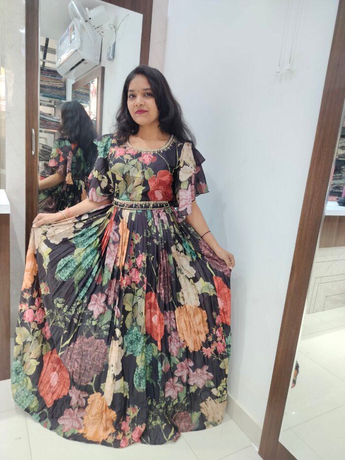 Black gown - Image 1
