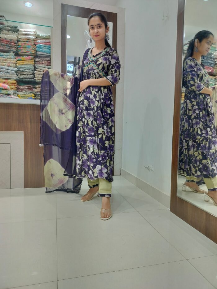 Aliya with nayra cut - Image 2