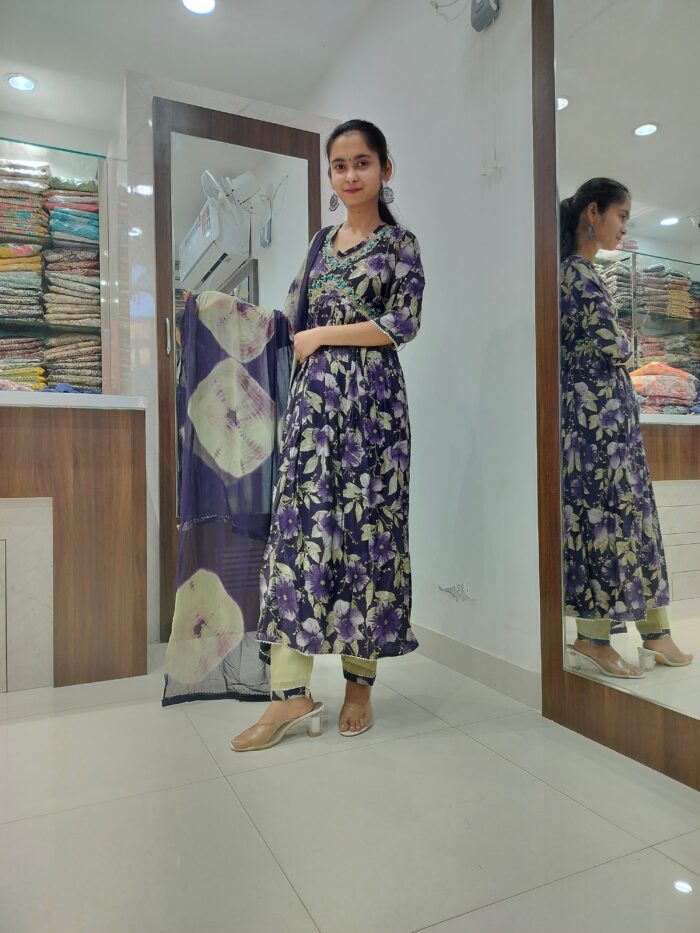 Aliya with nayra cut - Image 1
