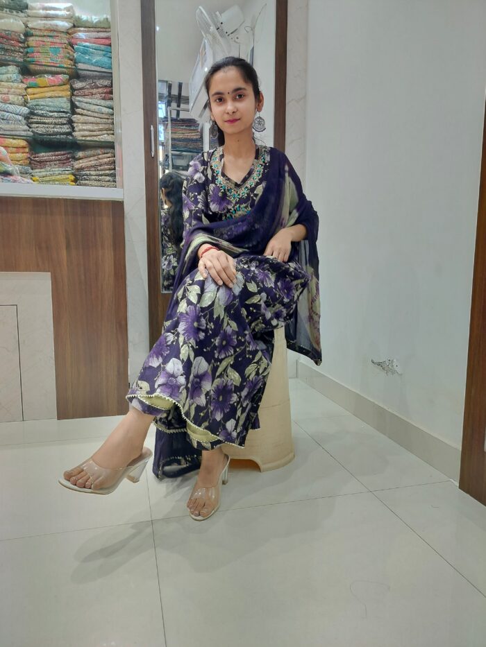 Aliya with nayra cut - Image 4