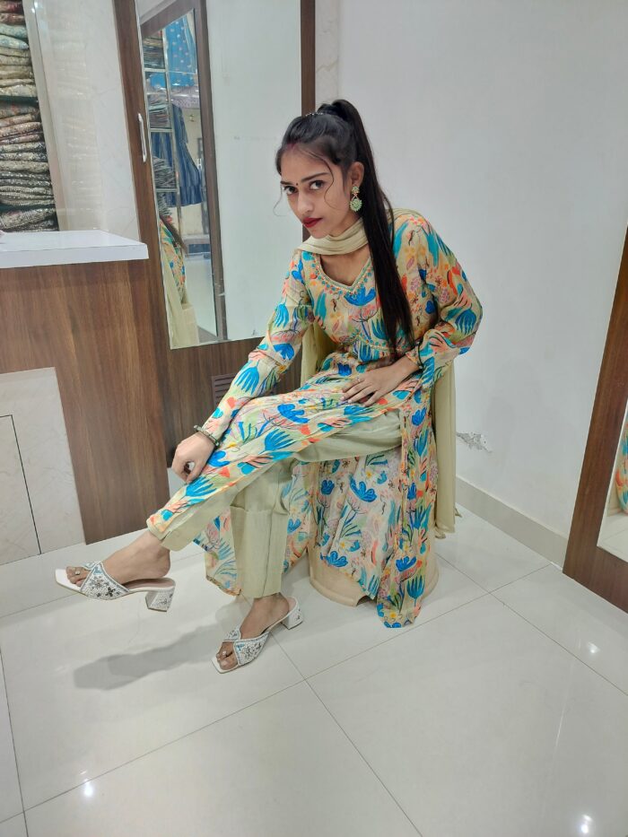 Aliya with nayra cut - Image 4