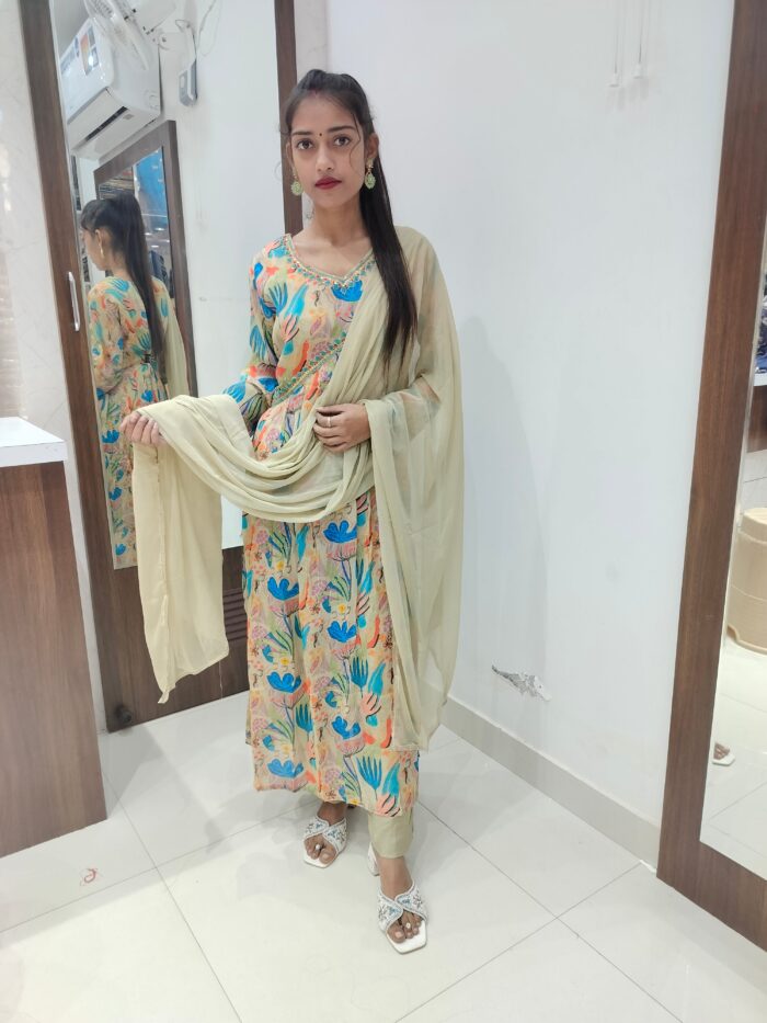 Aliya with nayra cut - Image 1