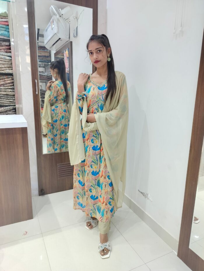 Aliya with nayra cut - Image 6