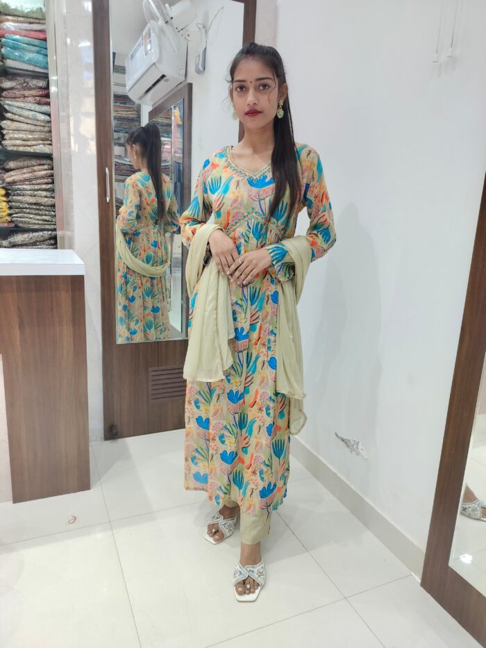 Aliya with nayra cut - Image 5