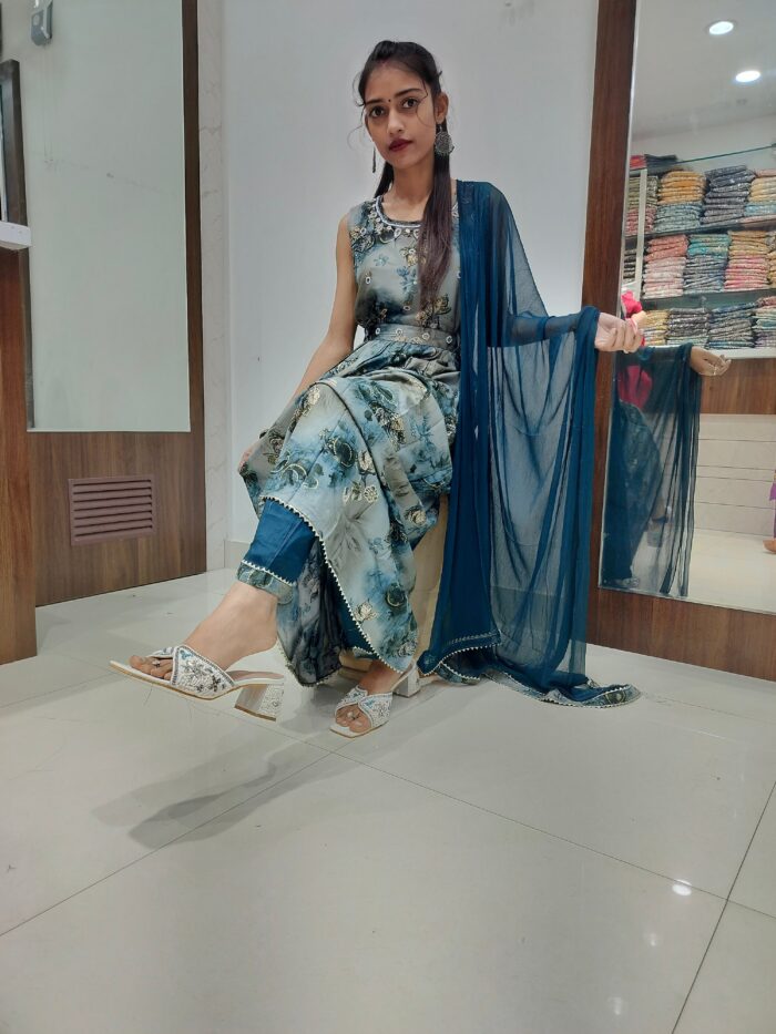 Anarkali pattern 3 piece - Image 6