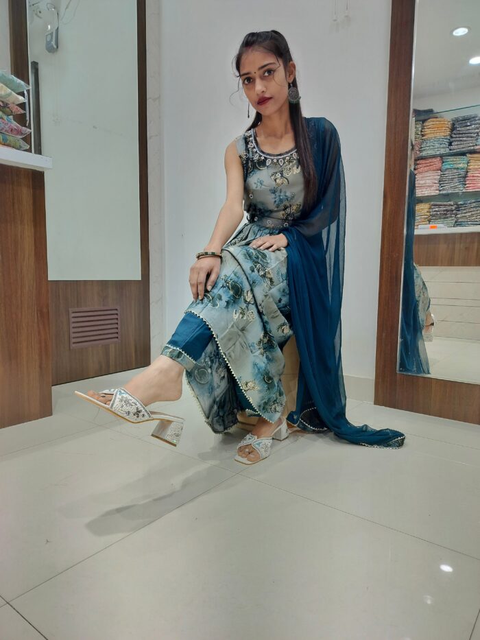 Anarkali pattern 3 piece - Image 1