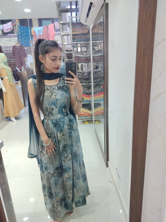 Anarkali pattern 3 piece - Image 7