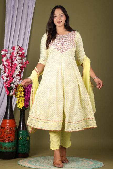 KLOSIA Women Croset Embroidered Printed Kurta and Sharara Set with Dupatta